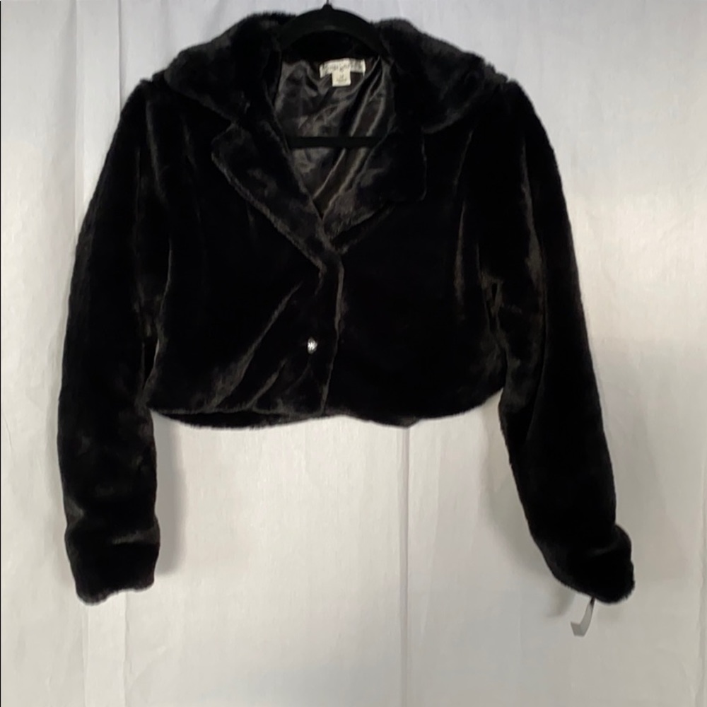 NWT Black fuzzy jacket in black faux fur sz 16